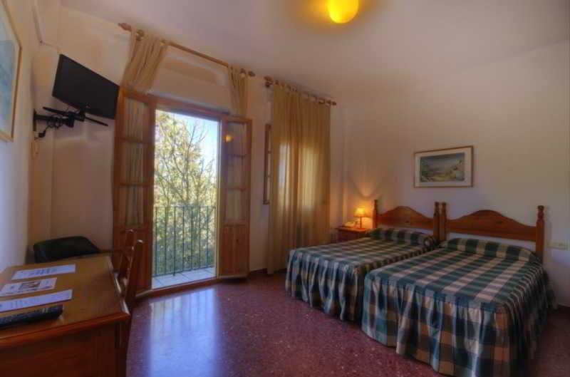 Hotel Tugasa El Almendral Setenil De Las Bodegas Екстериор снимка